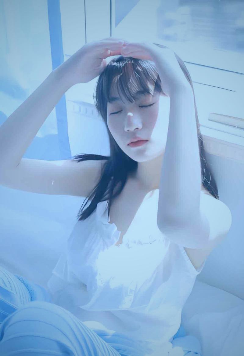 史诗级奇幻剧场景：城堡、军队与魔法光辉交织