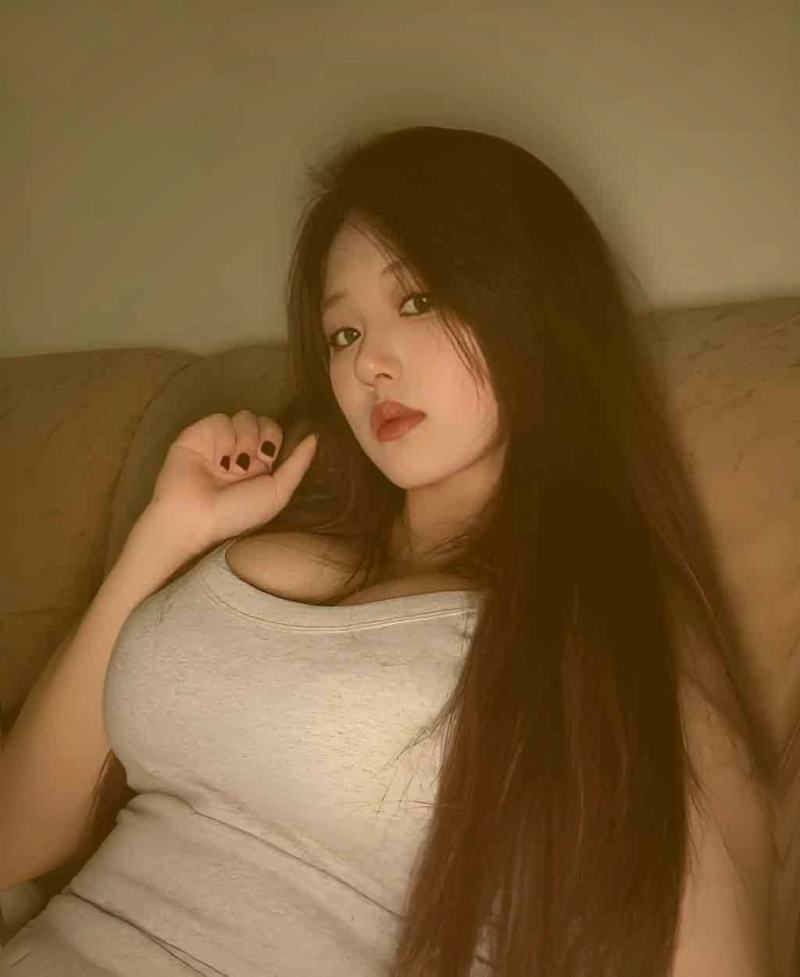 用户通过人人视频追剧专栏浏览海外高分剧集推荐列表